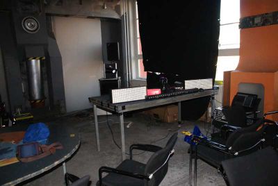 C-base 02Geraetetisch.jpg