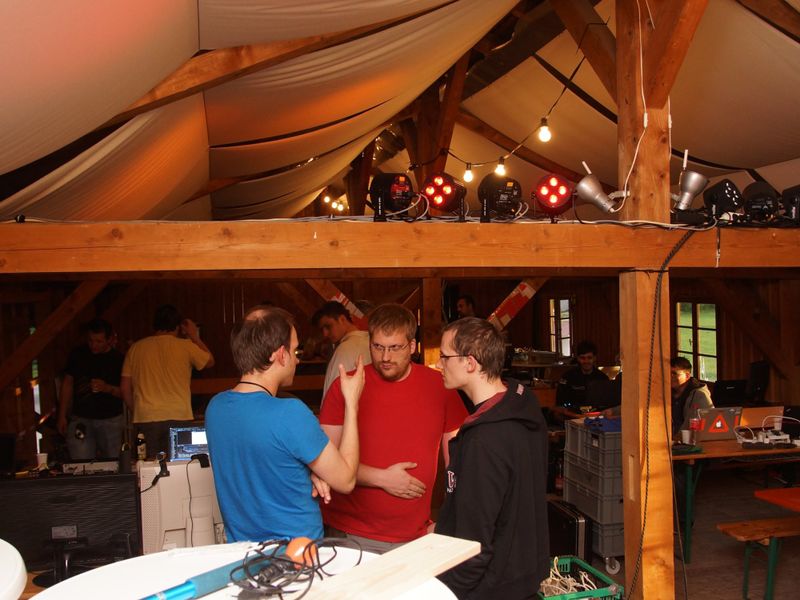 Datei:DMXC-Treffen 2018 Diskussionen.jpg