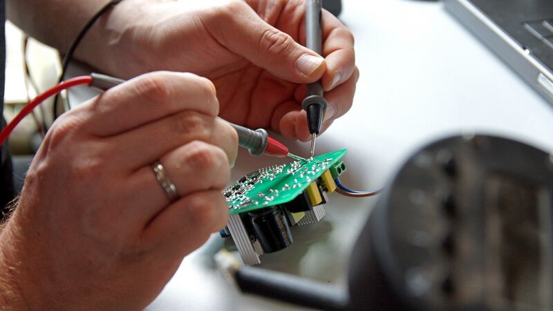 Datei:DMXC-Treffen 2021-2 DMXC-Repair-Cafe 3.jpg