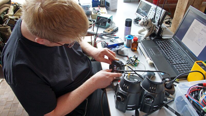 Datei:DMXC-Treffen 2021-2 DMXC-Repair-Cafe 4.jpg