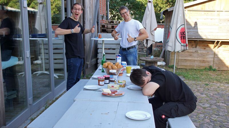 Datei:DMXC-Treffen 2021-2 Frühstück 1.jpg