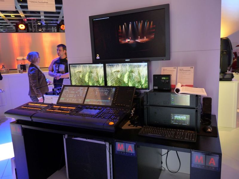 Datei:GrandMA2 kpl.JPG