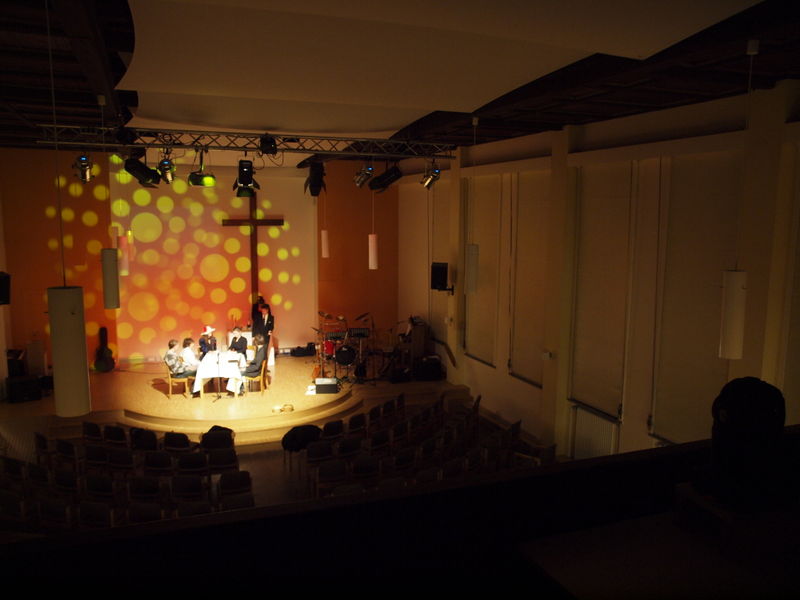 Datei:Max Tribühne.jpg