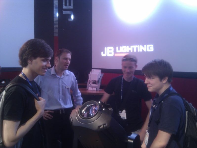 Datei:ShowTech2013 JBLighting2013 03.jpg