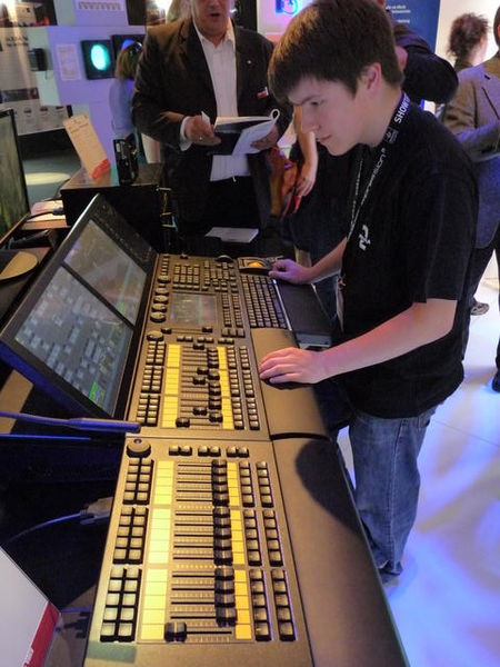 Datei:Showtech2009 GrandMa2 3.JPG