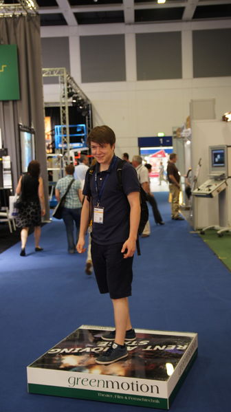 Datei:Showtech2013 martenfährt.JPG