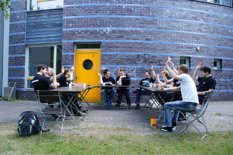 Datei:Vereinssitzung abstimmung.JPG